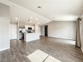 Building Photo - 2728 NE 5th Pl