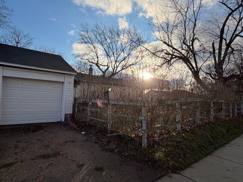 Building Photo - 3110 Vine St