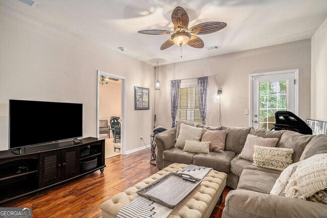 Building Photo - 12807 Doe Dr