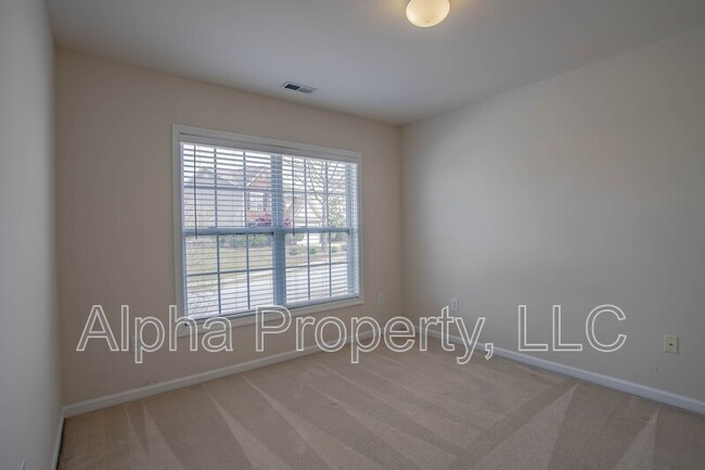 Building Photo - 111 Shairpin Ln