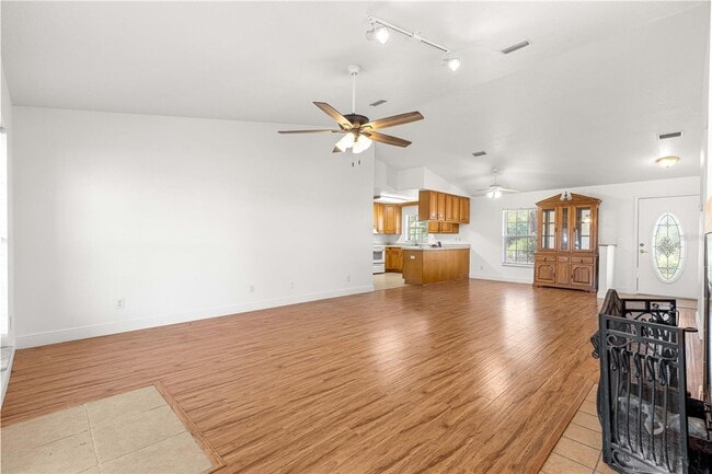 Building Photo - 3/2 Farm Home on 18.25 acres