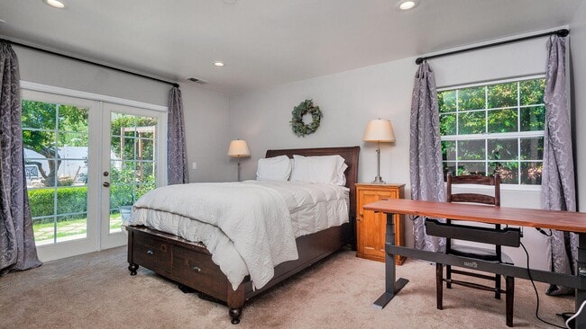 Building Photo - Single story, 4 bedroom, plus detached off...