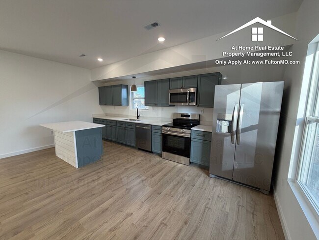 Building Photo - 508 E 8th St