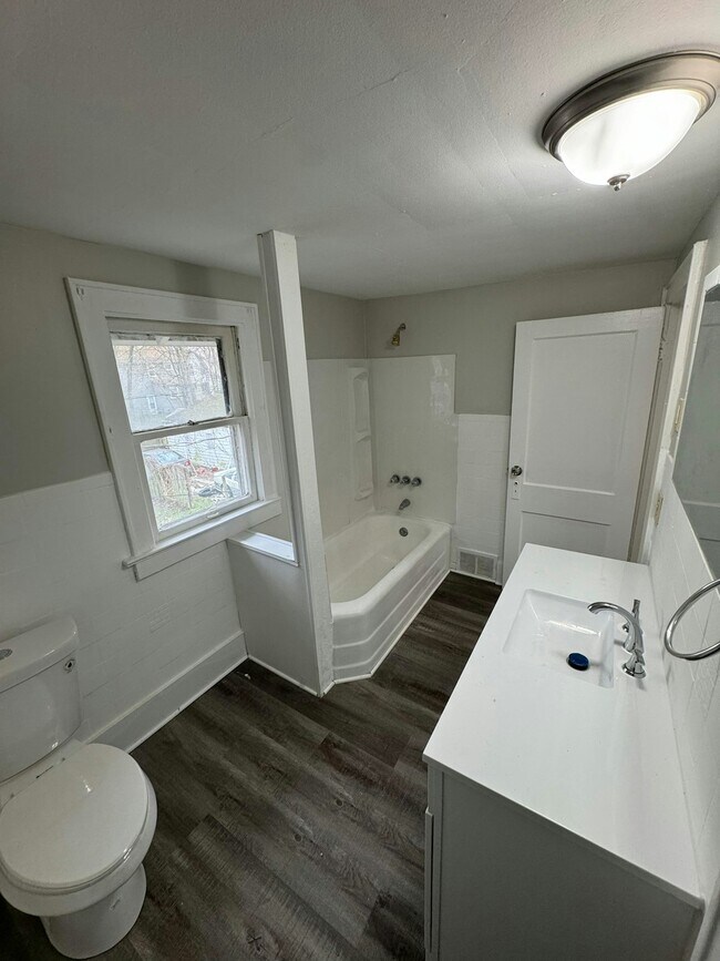 Building Photo - 623 Storer Ave