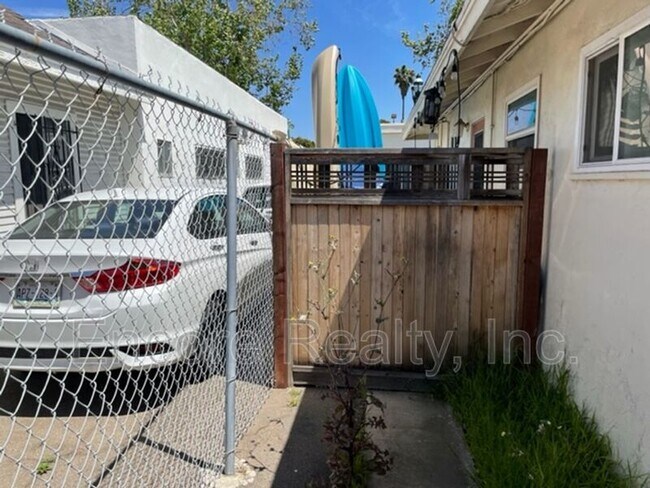 Building Photo - 464 3rd Ave