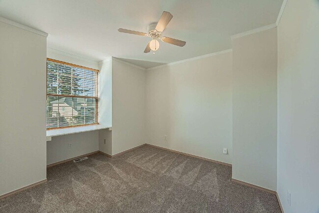Building Photo - **NO SHOWINGS AT THIS TIME. WE HAVE A PEND...