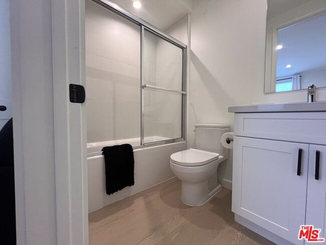 Building Photo - 8928 Sawyer St