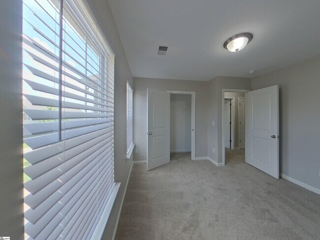Building Photo - 117 Prairie Wolf Run