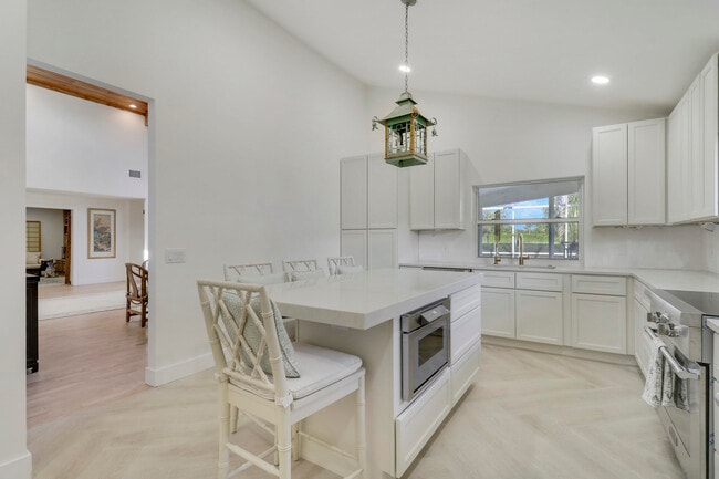 Building Photo - 13760 Sand Crane Dr