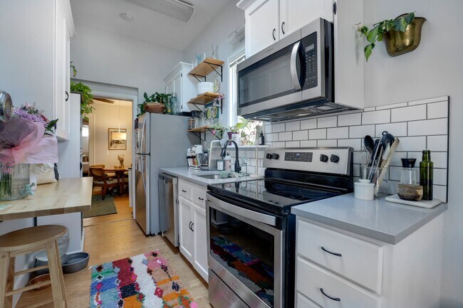 Building Photo - 1136 N Washington St