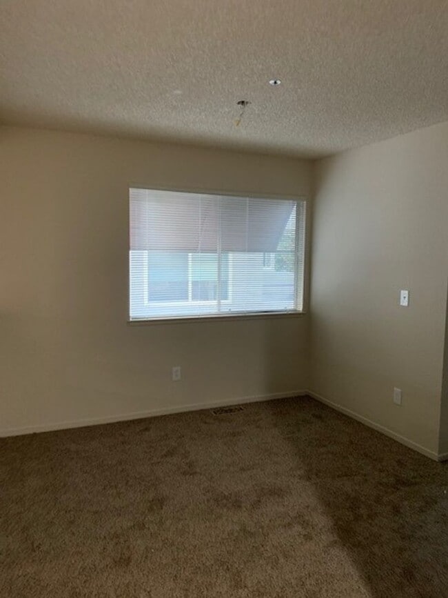 Building Photo - Multilevel townhome at City Homes East