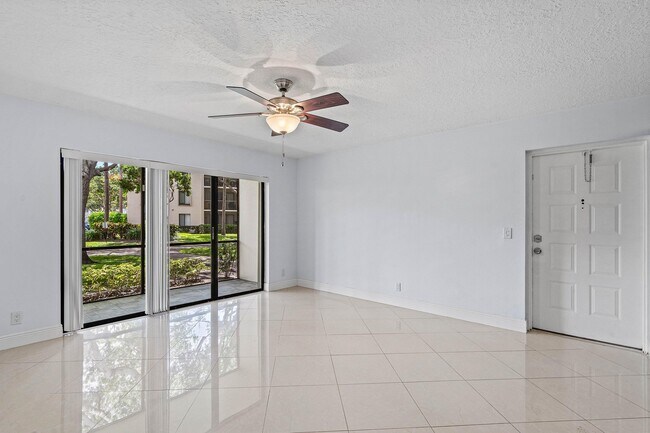 Building Photo - 204 Foxtail Dr