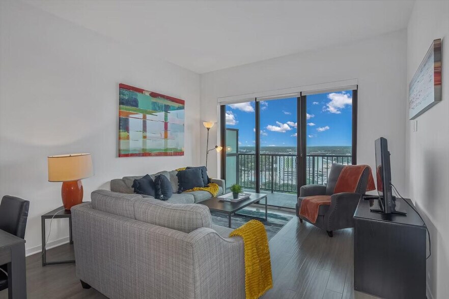 Building Photo - 2022 Holcombe Blvd