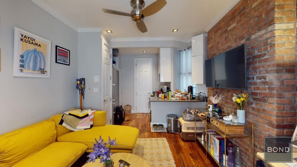 Building Photo - 246 Mott St