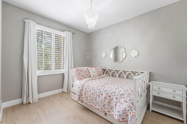 Building Photo - 121 Palm Cir