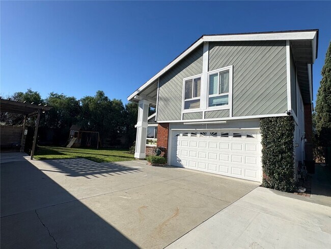 Building Photo - 8582 Universe Ave