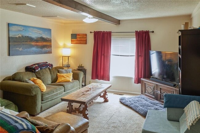 Building Photo - 213 Clyde St