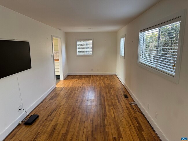 Building Photo - 402 Harris Rd