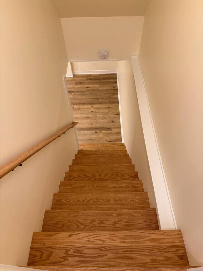 Building Photo - 415 E Lincoln St