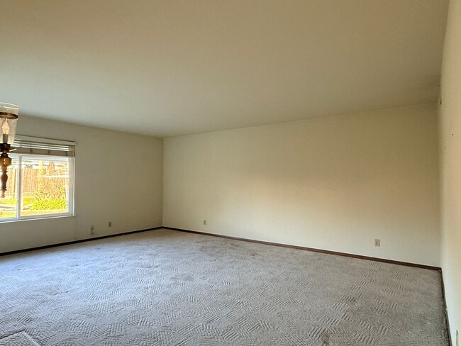 Building Photo - 4975 Bel Escou Dr