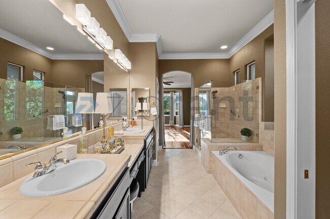 Building Photo - 316 Burr Knot Way