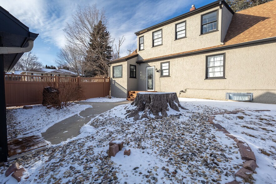 Building Photo - 1621 W 22nd St