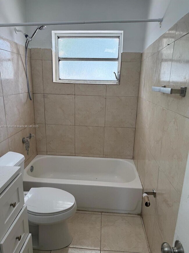Building Photo - 1710 SW 97th Terrace