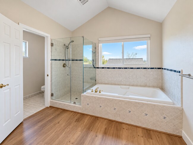Building Photo - 3071 Crestablanca Dr