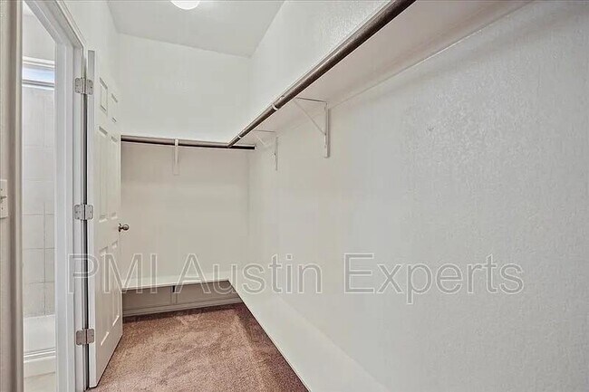 Building Photo - 405 Coba St