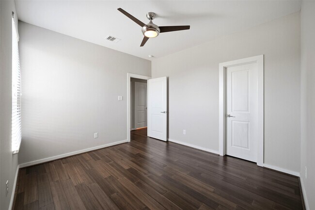Building Photo - 605 Dumble St