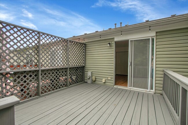Building Photo - 1645 Estate Cir