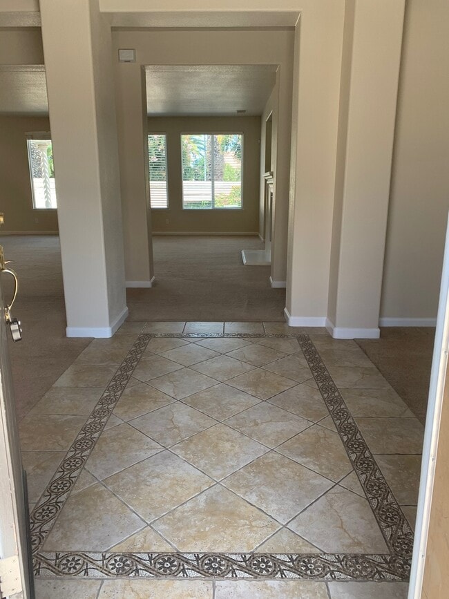 Building Photo - Gorgeous home in Patterson