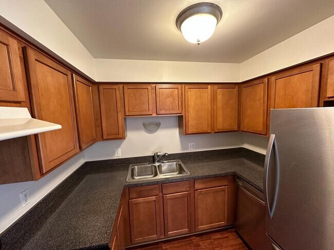 Building Photo - 1918 Axtell Dr