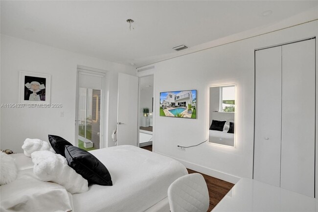 Building Photo - 9995 NW 75th St