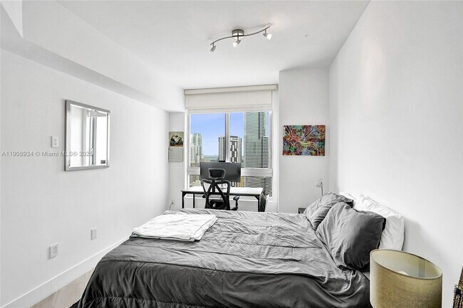 Building Photo - 350 S Miami Ave