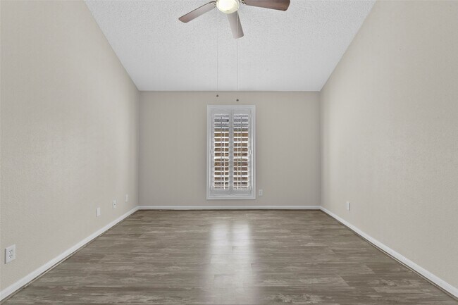 Building Photo - 1311 Antoine Dr