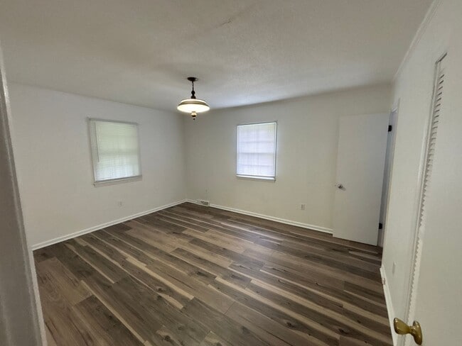 Building Photo - 801 Bethpage Rd