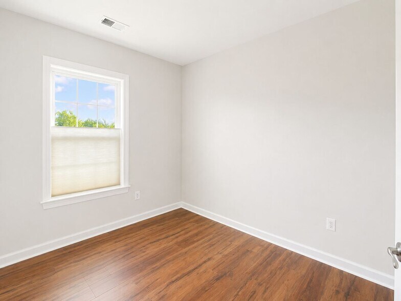 Building Photo - 9706 Braidwood Ter