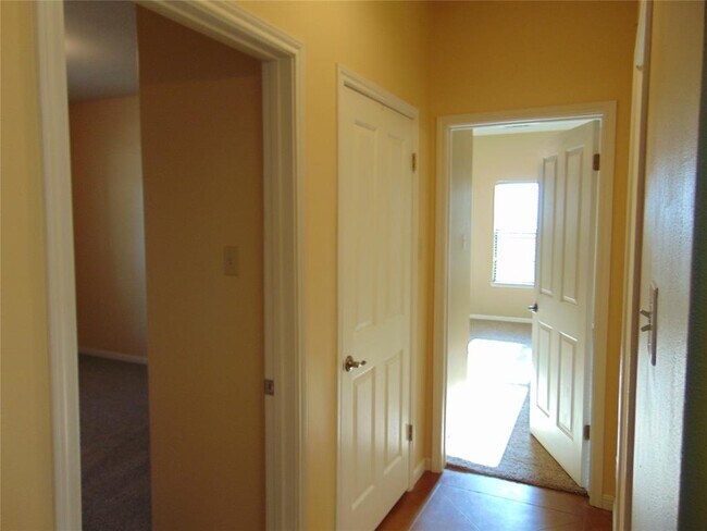 Building Photo - 230 Loving Trail