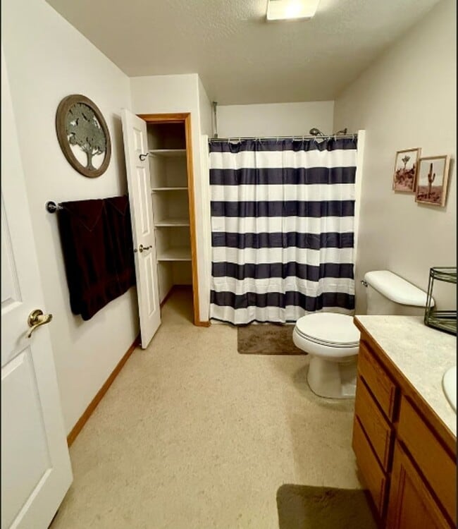 Building Photo - Fully Furnished and Supplied House in Lowe...