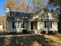 Building Photo - Great 3 bed 2 bath home on 6 Acres in Elon!