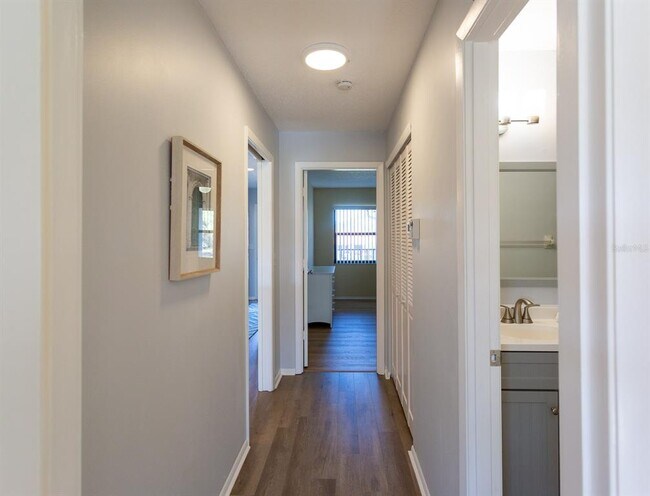 Building Photo - 5630 Golf Pointe Dr