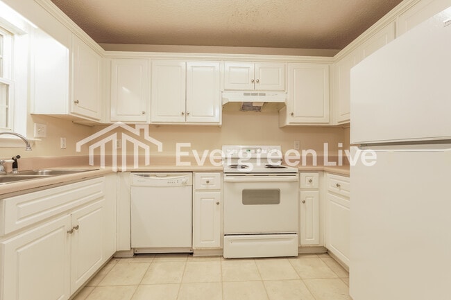 Building Photo - 159 Long Creek Dr