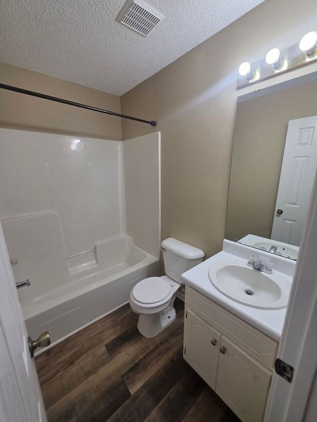 Building Photo - 203 Woodrun Dr