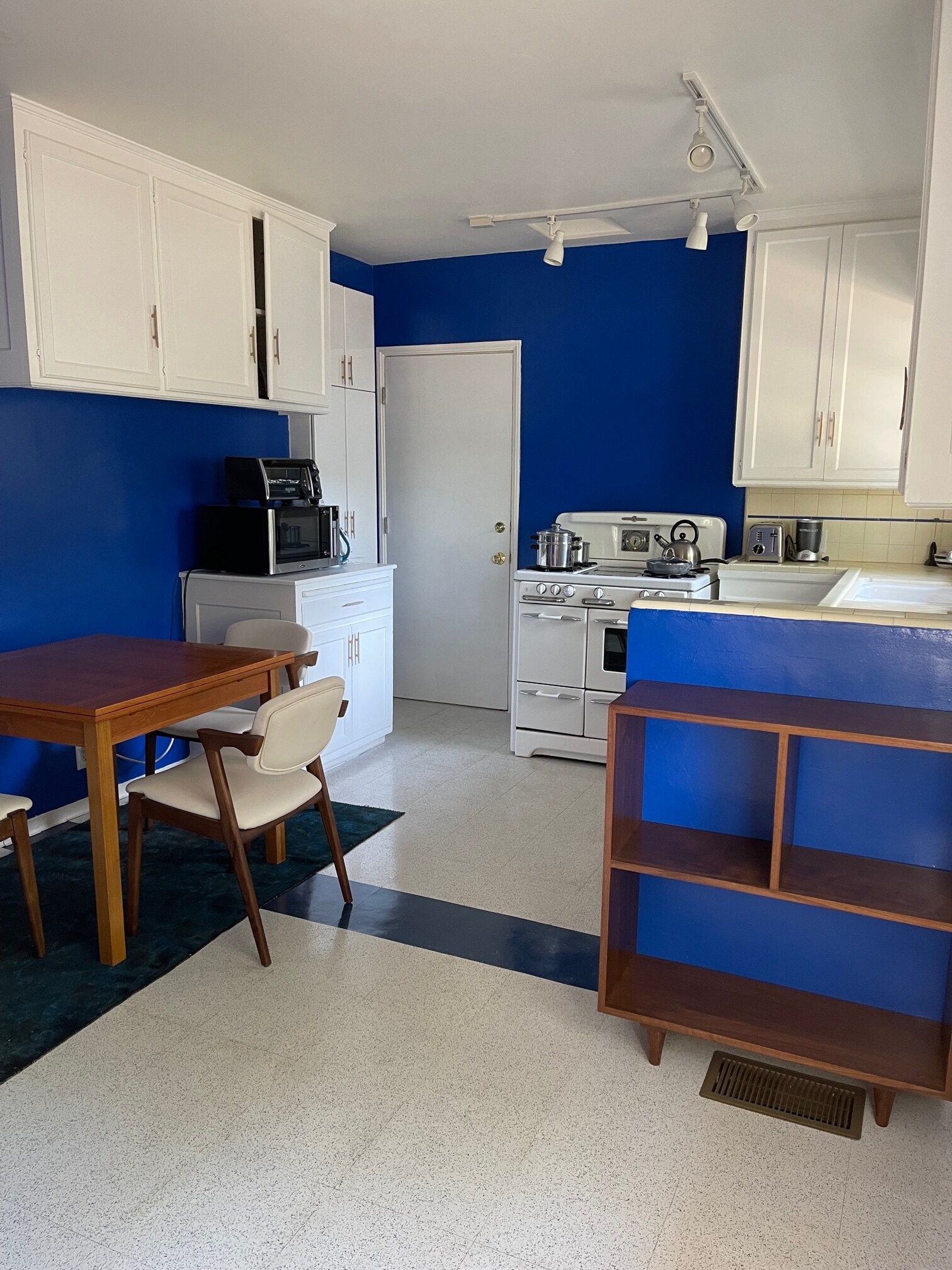 Building Photo - 2932 St George St