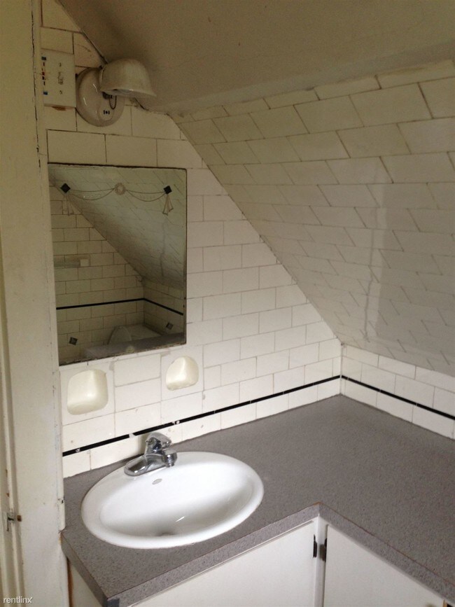 Building Photo - Studio, 1 bath  - 121 Madison Ave SE # 16