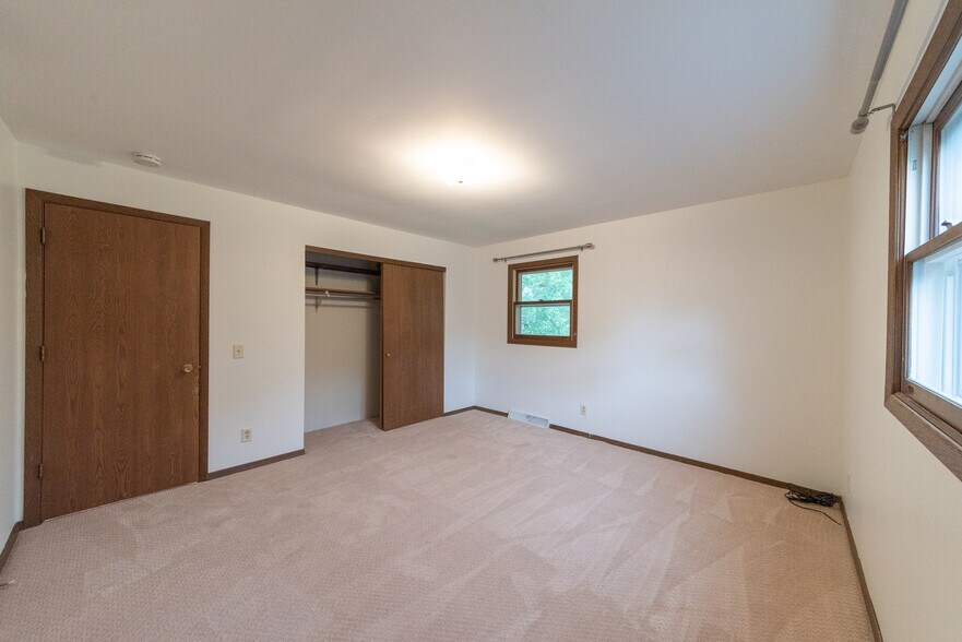 Master Bedroom - 5312 Trafalger Pl