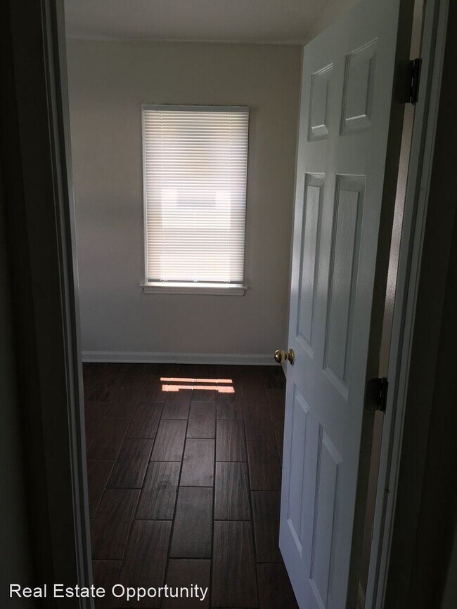Building Photo - 2 br, 1 bath House - 664 Whitethorne Ave