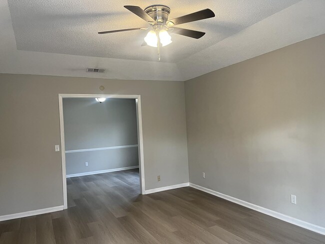 Building Photo - 4486 Club Trce