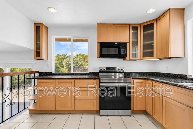 Building Photo - 120 Valdivia Cir